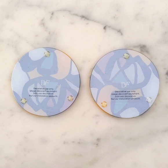 NWOT. Diane Von Furstenberg DVF Art Glass Coasters Miro Flowers. Set of 2 pcs. - Picture 3 of 3